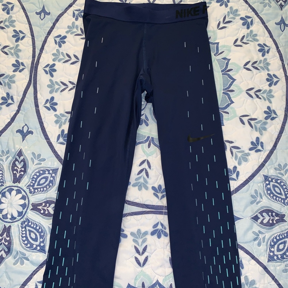 Nike Pro Cropped Leggings.